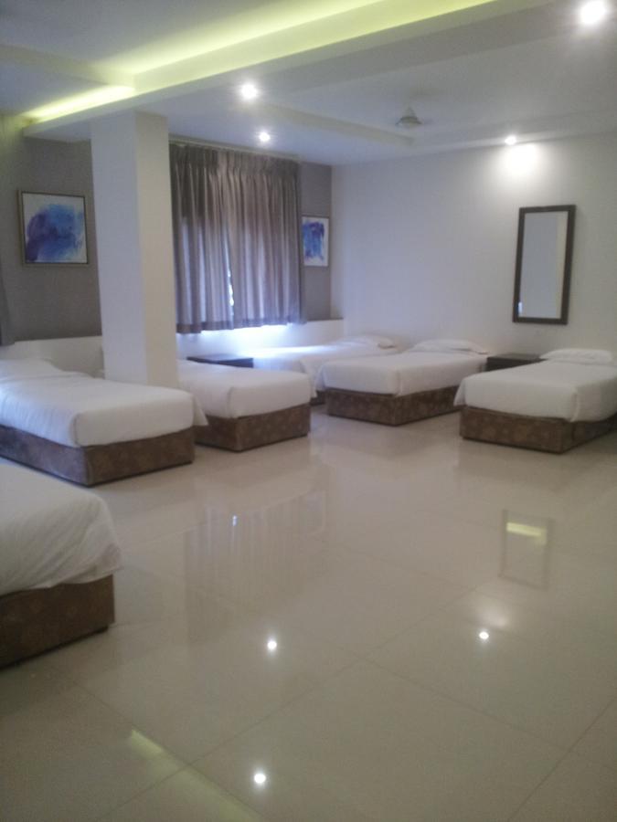 Saffron Hotel Jalna Room photo